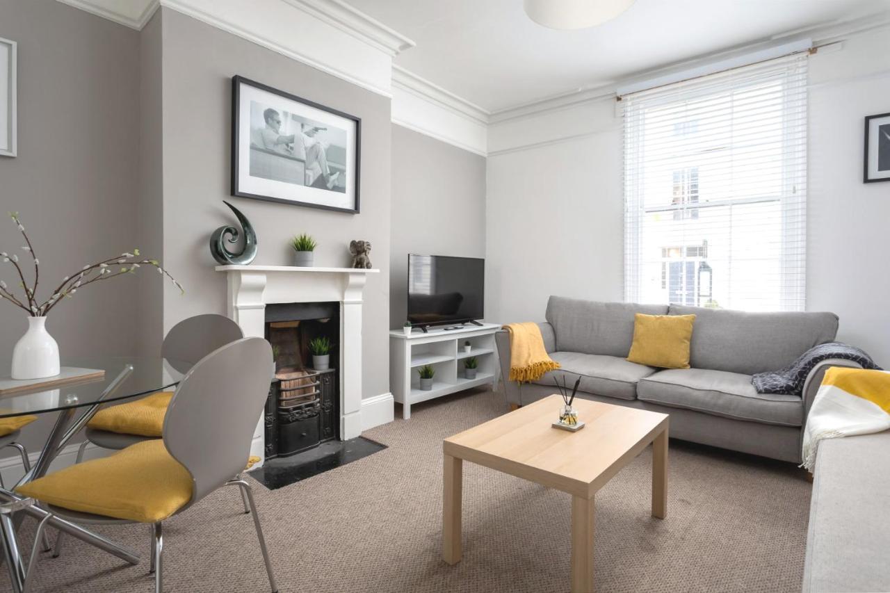 Casa de férias St George's Place - Fab Town House *